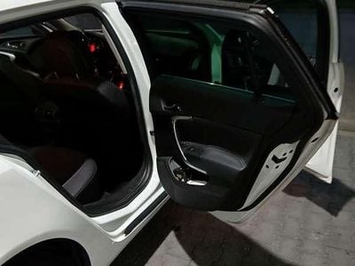 Usata Opel Insignia Cosmo 160 CV (117 kW) 2010 Bianco Station wagon
