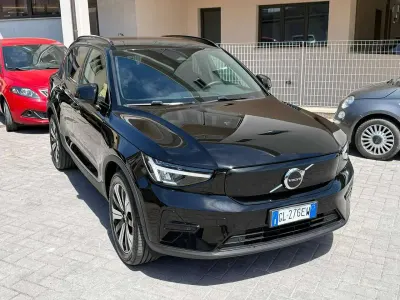 Begagnad Volvo XC40 Core 80 kW (109 HK) 2022 Svart SUV