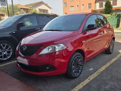 Usata Lancia Ypsilon S 69 CV (50 kW) 2024 Rosso Utilitaria