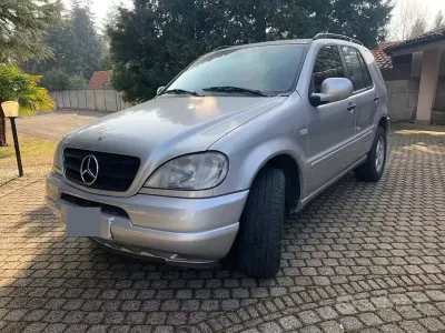 Usata Mercedes ML270 163 CV (119 kW) 2000 Grigio SUV