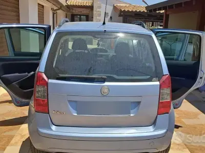Usata Fiat Idea 90 CV (66 kW) 2010 Bluazzurro Monovolume