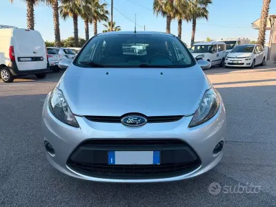Usata Ford Fiesta Titanium 82 CV (60 kW) 2010 Grigio Berlina