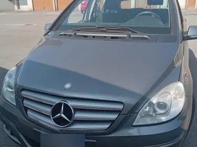 Usata Mercedes B180 60 CV (44 kW) 2010 Grigio Utilitaria