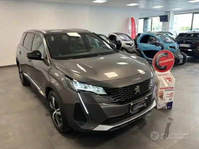 Usata Peugeot 5008 Allure 131 CV (96 kW) 2023 Grigio SUV