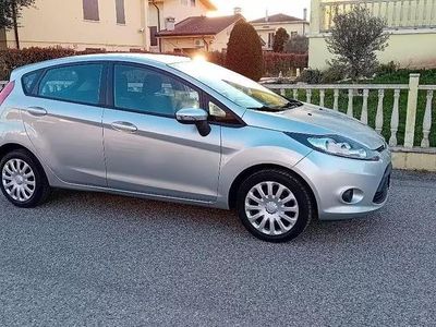 Usata Ford Fiesta 96 CV (70 kW) 2010 Argento Utilitaria