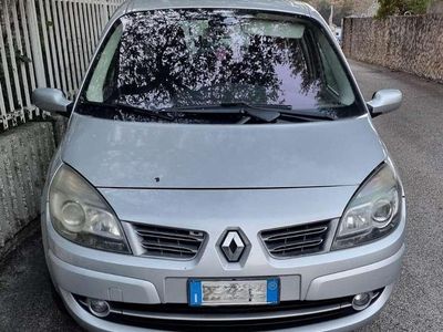 Usata Renault Grand Scénic II 111 CV (81 kW) 2009 Argento Monovolume