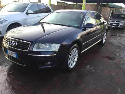 Usata Audi A8 Ambiente 334 CV (245 kW) 2003 Blu/azzurro Berlina