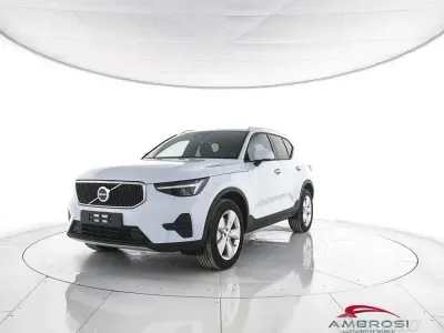 Neu Volvo XC40 163 PS (119 kW) 2026 Blau SUV
