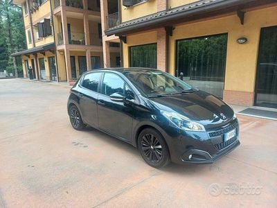 Nero Usata 2018 Peugeot 208 Allure Utilitaria | 6500 € (Ottimo prezzo)