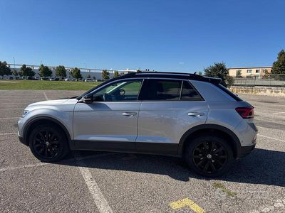 Usata VW T-Roc Sportline 150 CV (110 kW) 2024 Argento SUV
