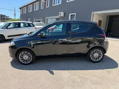 Usata Lancia Ypsilon 95 CV (69 kW) 2012 Nero Utilitaria