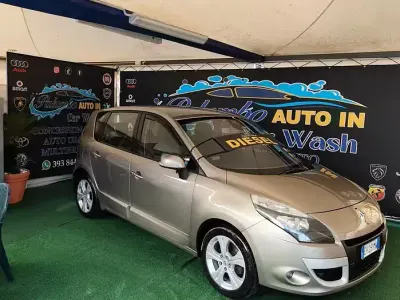Usata Renault Scénic Luxe 110 CV (80 kW) 2011 Giallo Monovolume