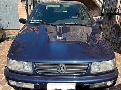 Usata VW Passat 110 CV (80 kW) 1995 Blu Berlina