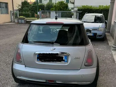 Usata Mini ONE 90 CV (66 kW) 2001 Argento Utilitaria