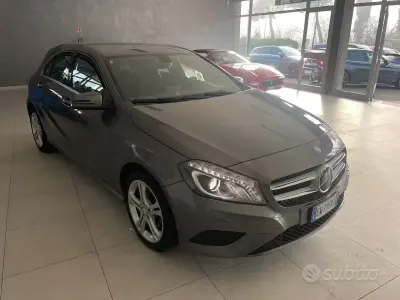 Usata Mercedes A180 Premium 136 CV (100 kW) 2014 Grigio Utilitaria