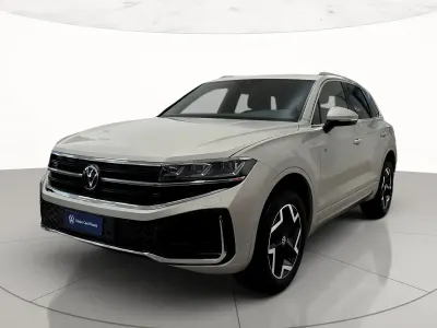 Usata VW Touareg R-line 231 CV (169 kW) 2025 5q sechura beige metallizzato SUV