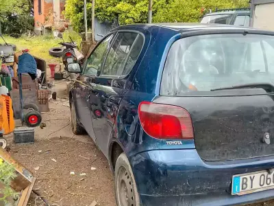 Usata Toyota Yaris 75 CV (55 kW) 2002 Blu Berlina