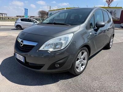 Usata Opel Meriva Cosmo 101 CV (74 kW) 2011 Grigio Monovolume