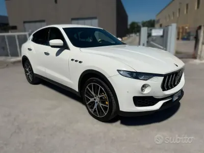 Usata Maserati Levante 275 CV (202 kW) 2018 Bianco SUV
