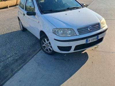 Usata Fiat Punto Active 60 CV (44 kW) 2009 Bianco Utilitaria