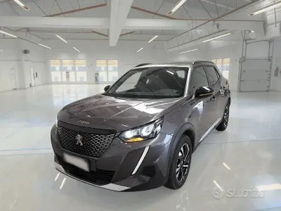 Usata Peugeot 2008 Allure 130 CV (95 kW) 2023 Grigio SUV