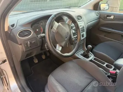 Usata Ford Focus 95 CV (69 kW) 2006 Grigio Berlina
