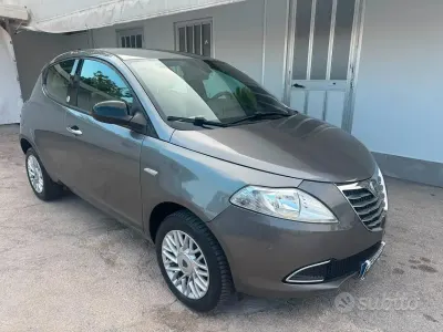 Usata Lancia Ypsilon 80 CV (58 kW) 2014 Grigio Utilitaria