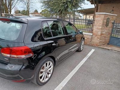 Usata VW Golf VI 105 CV (77 kW) 2012 Nero Utilitaria