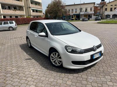 Usata VW Golf VI 105 CV (77 kW) 2011 Bianco Utilitaria