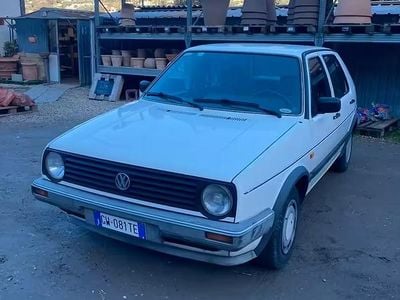 Begagnad VW Golf II 54 HK (39 kW) 1988 Vit Halvkombi
