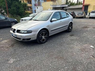 Usata Seat Leon Sport 105 CV (77 kW) 2001 Argento Berlina