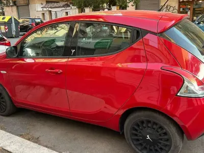 Usata Lancia Ypsilon 69 CV (50 kW) 2015 Rosso Utilitaria