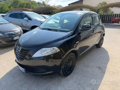 Usata Lancia Ypsilon 69 CV (50 kW) 2015 Nero Utilitaria