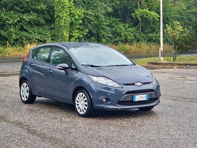 Usata Ford Fiesta Titanium 68 CV (50 kW) 2011 Grigio Utilitaria