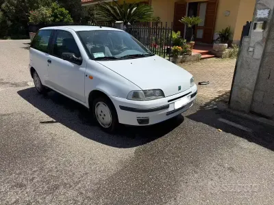 Usata Fiat Punto 73 CV (53 kW) 1994 Bianco Berlina