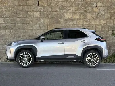 Usata Toyota Yaris Cross Lounge 92 CV (67 kW) 2023 Argento SUV