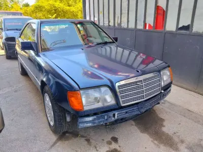 Usata Mercedes E200 136 CV (100 kW) 1995 Blu/azzurro Coupé