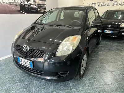Usata Toyota Yaris Sol 69 CV (50 kW) 2007 Nero Utilitaria