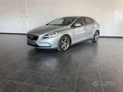 Usata Volvo V40 Business Edition 149 CV (109 kW) 2019 Grigio Berlina