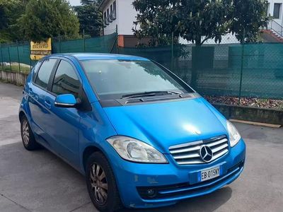 Käytetty Mercedes A150 95 HP (69 kW) 2010 Sininen Sedan