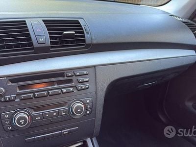 Usata BMW 118 143 CV (105 kW) 2011 Nero Utilitaria