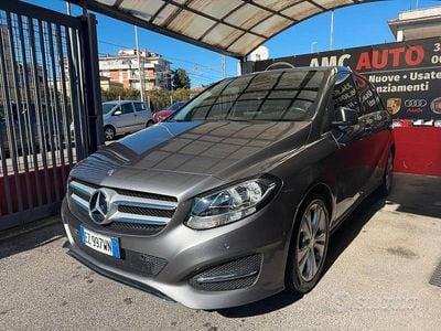 Usata Mercedes B200 136 CV (100 kW) 2015 Grigio Monovolume