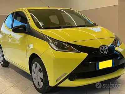 Usata Toyota Aygo X-Black 69 CV (50 kW) 2017 Giallo Utilitaria