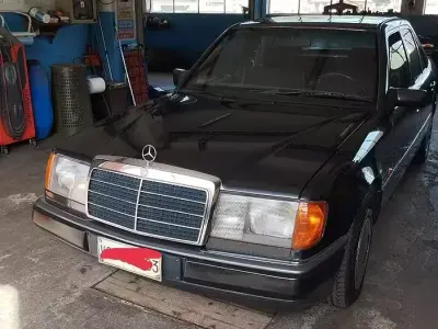 Usata Mercedes 200 122 CV (89 kW) 1991 Grigio Berlina