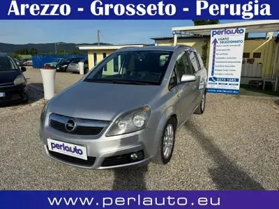 Usata Opel Zafira Cosmo 120 CV (88 kW) 2006 Argento Monovolume