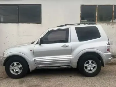 Usata Mitsubishi Pajero 160 CV (117 kW) 2001 Grigio SUV