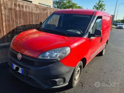 Usata Fiat Doblò 95 CV (69 kW) 2021 Rosso Monovolume