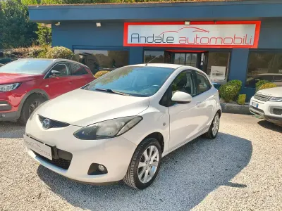 Usata Mazda 2 72 CV (52 kW) 2010 Bianco Utilitaria