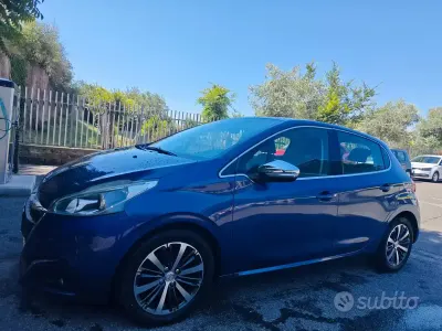 Usata Peugeot 208 Allure 75 CV (55 kW) 2017 Blu Utilitaria