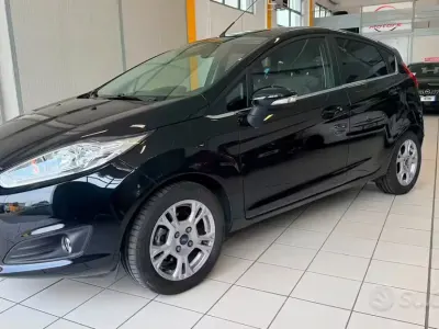Usata Ford Fiesta 75 CV (55 kW) 2015 Nero Utilitaria